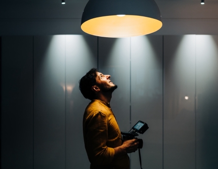 10 întrebări esențiale de pus videografului tău de nuntă înainte de a semna contractul