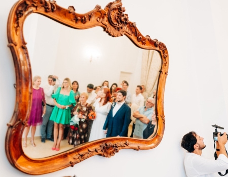 Ghidul Complet pentru Alegerea Videografului de Nuntă: Optimizarea Colaborării cu Fotograful